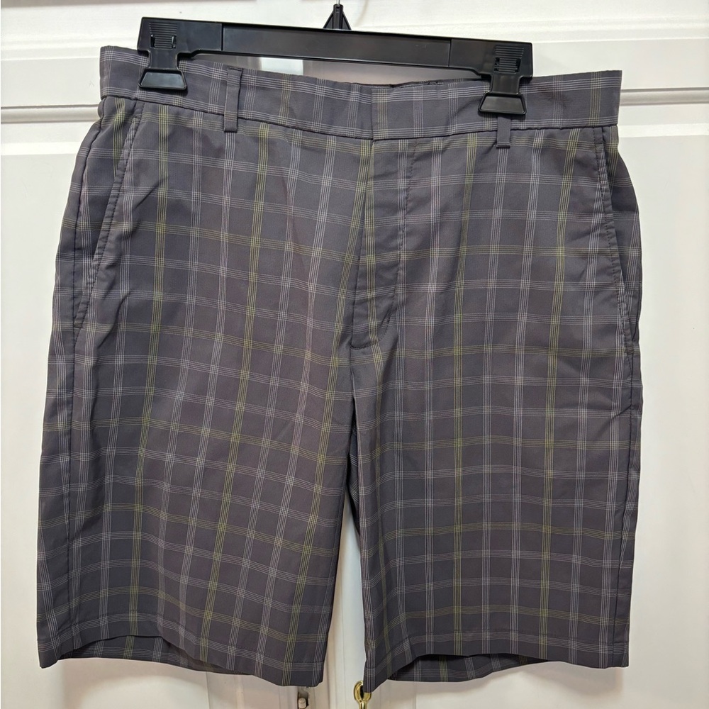Walter Hagen Golf Flat Front Shorts Gray Plaid Men’s Size 32